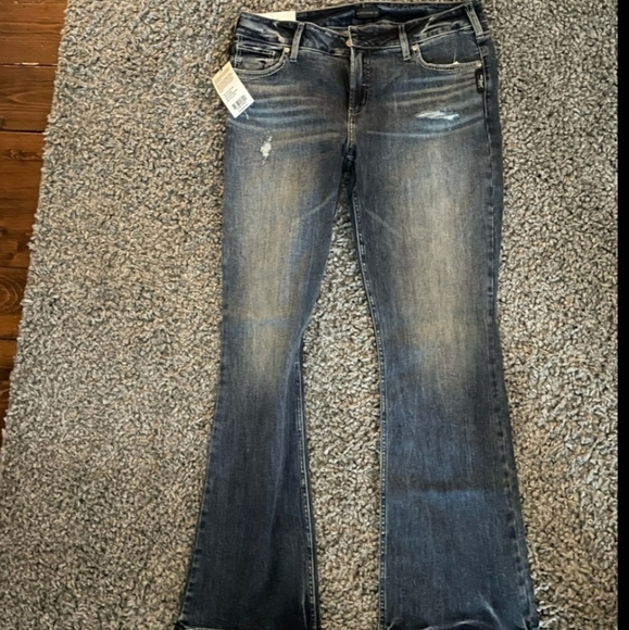 NWT Women's Silver Brand Avery Jeans Size 33x33